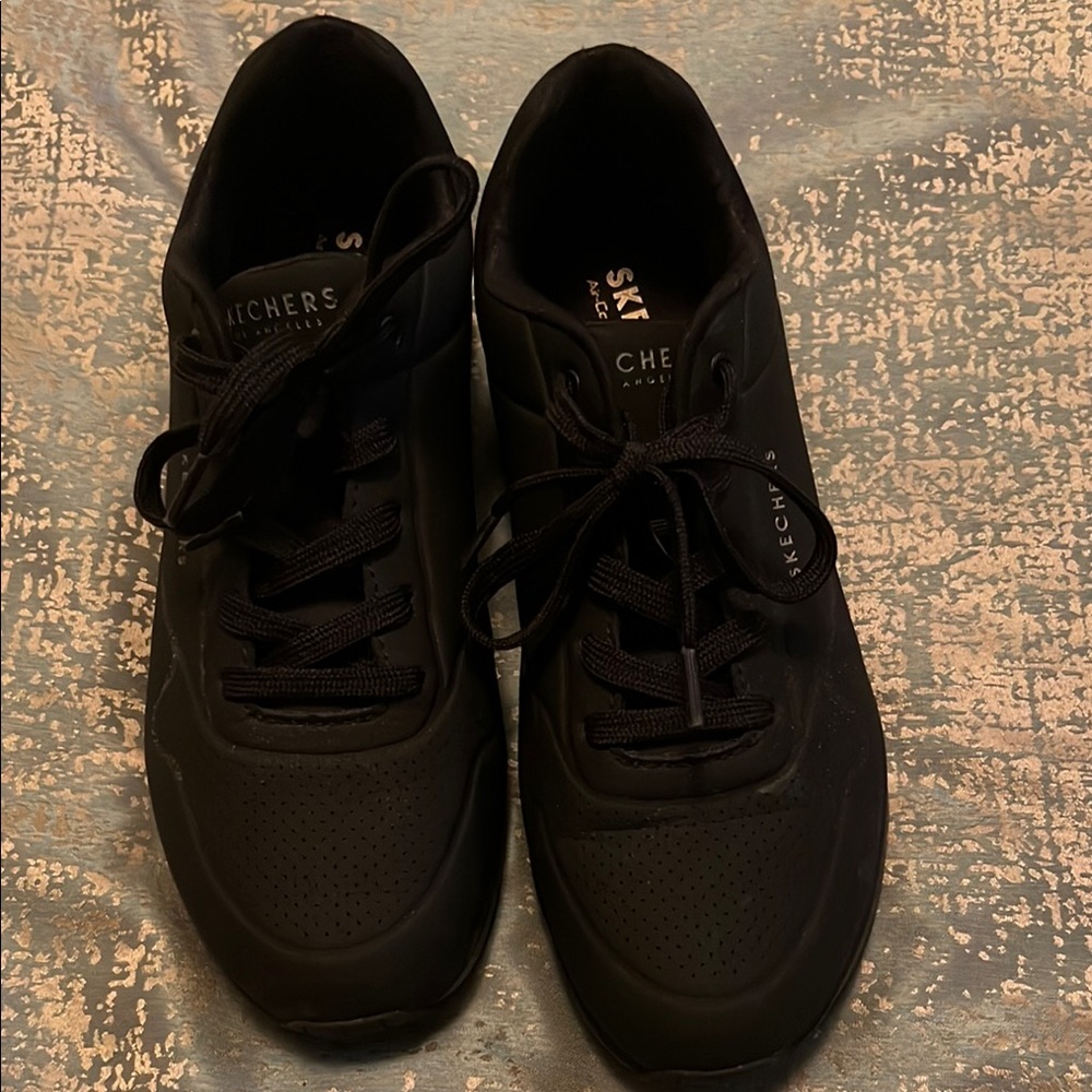 Skechers Black Sneakers with Breathable Upper and Low-Top Design